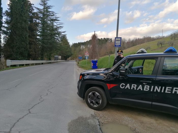 Sorpresa in strada, doveva essere in carcere: i carabinieri l'accompagnano al Coroneo 