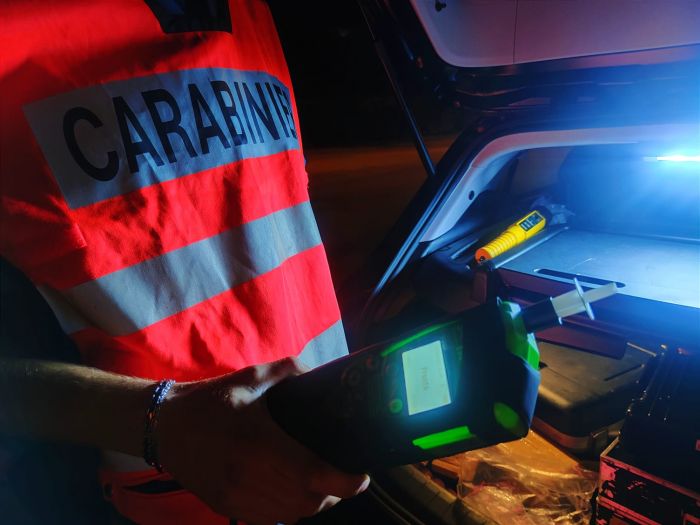 Serata ad altissimo tasso alcolico, addio alla patente per un pokerissimo di triestini 