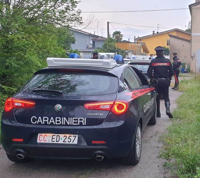 Tentano di far saltare il bancomat, arrestati tre “trasfertisti” kosovari in Fvg 