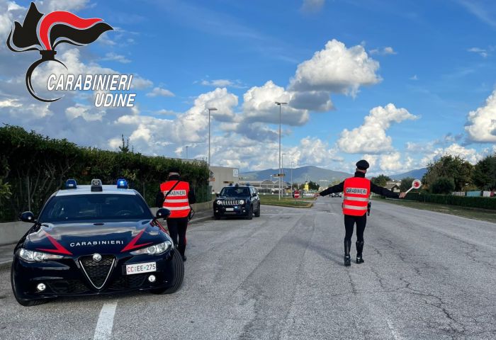 Fvg, aggredisce una donna in strada e si scaglia contro i Carabinieri: arrestato