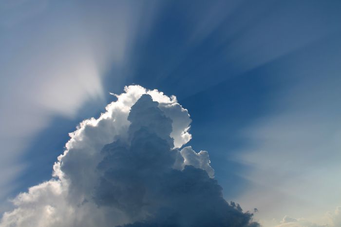 Il meteo di lunedì 24 marzo, cielo poco nuvoloso