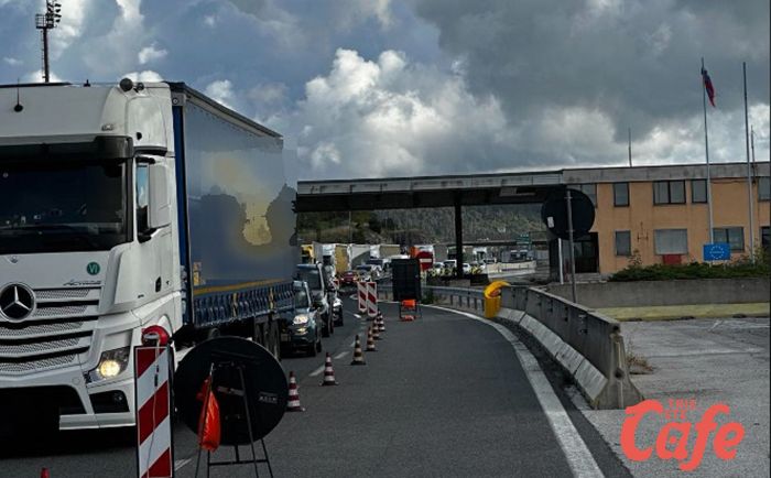 Lunghe file e disagi al confine di Fernetti