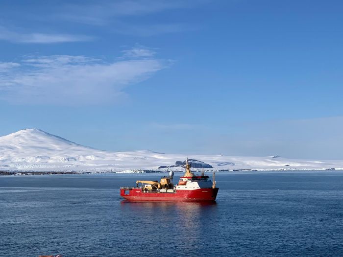 La rompighiaccio Laura Bassi salpa verso l’Antartide, navigherà tre mesi nel Mare di Ross