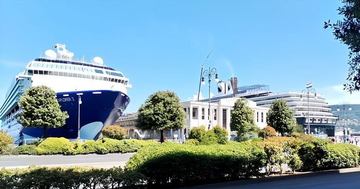 La Queen Anne sbarca a Trieste:  martedì 332 metri di lusso e 3.000 passeggeri in città!!