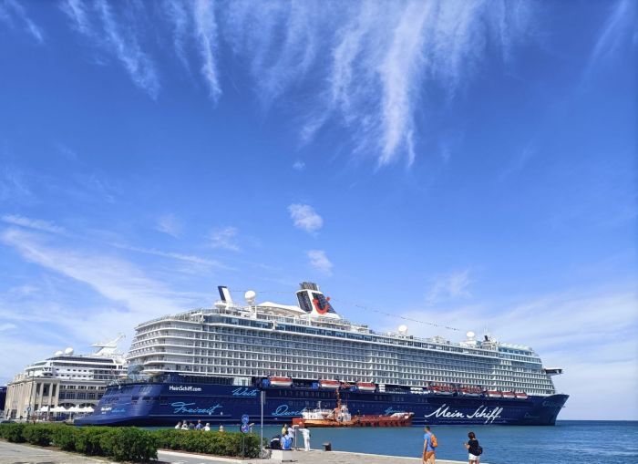 Nave da crociera oggi sulle Rive, Bucci: “Con 23 pullman per escursioni, porta economia a Trieste”