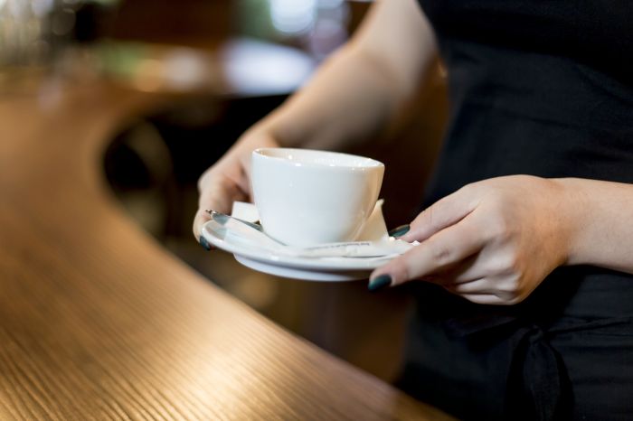 Caffè e shopping: il binomio che potrebbe farti spendere troppo