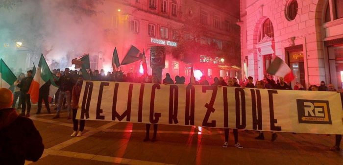“Remigrazione” sbarca a Monfalcone: banchetto informativo in piazza della Repubblica, annunciata raccolta firme