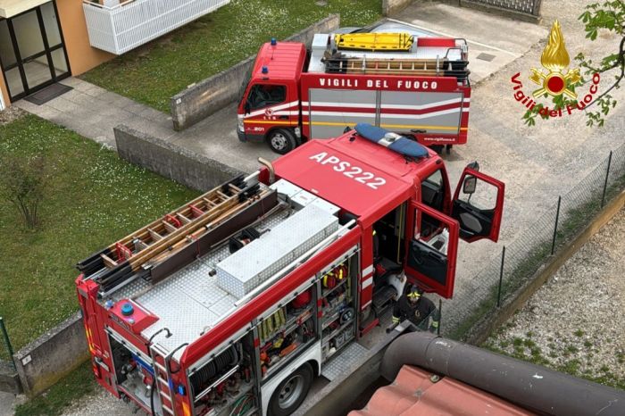 Incendio al quadro elettrico dell’impianto fotovoltaico: paura in una scuola in Fvg