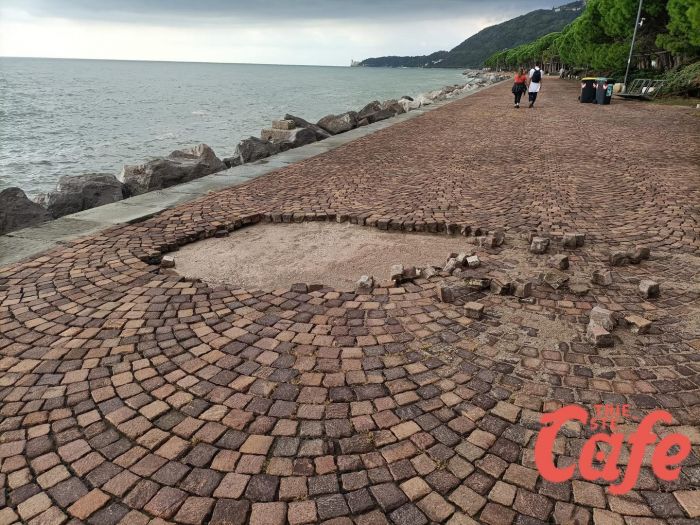 Le mareggiate lasciano strascichi a Barcola (FOTO - VIDEO)