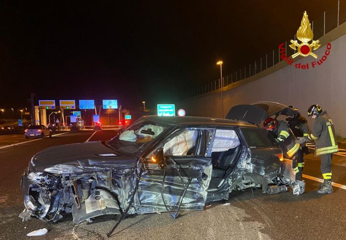 Bassano del Grappa, incidente in superstrada: conducente di SUV ferito dopo schianto notturno