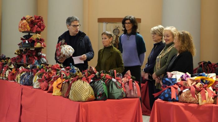Natale di solidarietà, il mercatino dell’Associazione de Banfield a sostegno degli anziani fragili