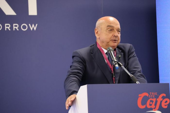 Dipiazza “Centro pedonale come Lubiana: chiudere le rive e fare il ring, questa è la strada” (VIDEO)