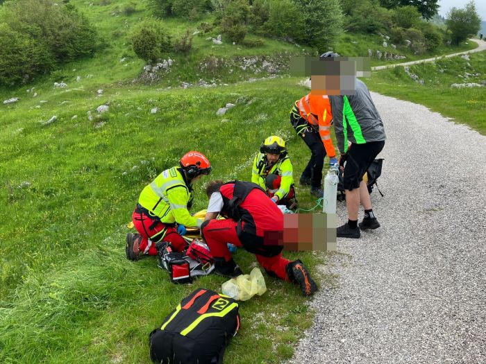 Escursionista vicentino ferito in montagna Fvg: trauma cranico e spalla lussata