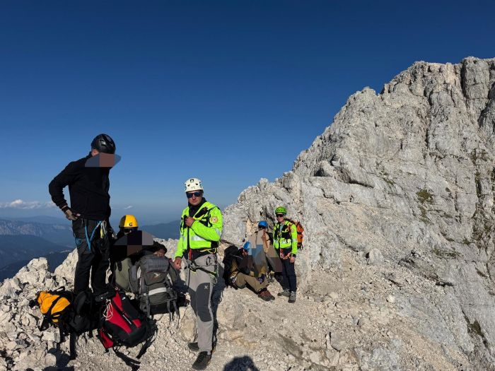 Montasio, paura sul Canalone Findenegg: quattro escursionisti udinesi soccorsi tra nebbia e roccia friabile