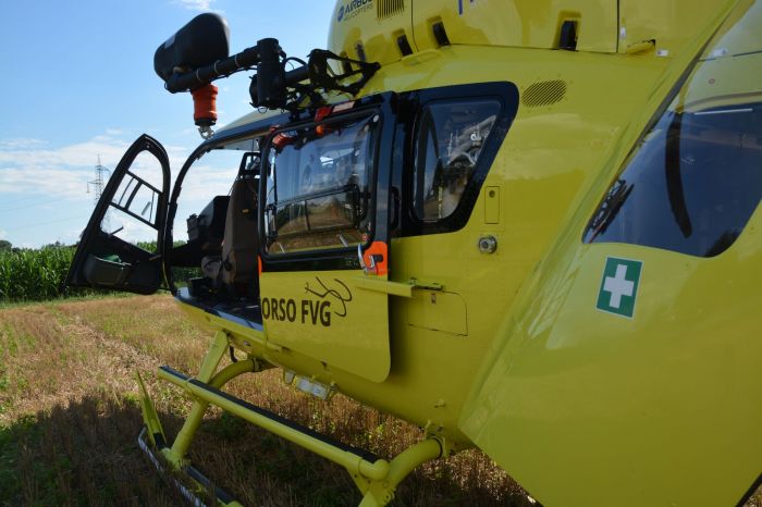 Infortunio su lavoro, cade mentre sta lavorando: elitrasportato in gravi condizioni a Cattinara 