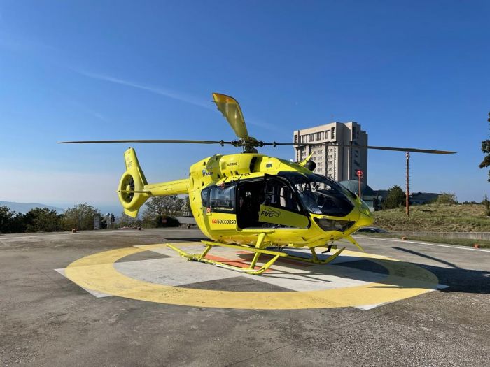 Perde il controllo dell'auto schiantandosi contro un muro: elitrasportato grave