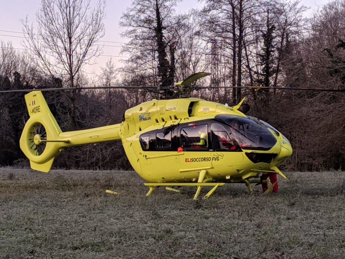 Incidente sulla a28 in Fvg, scontro tra camion e auto: sul posto elisoccorso e vigili del fuoco