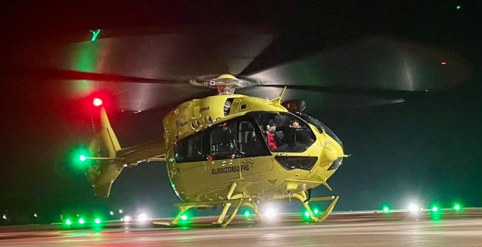 Fvg, frontale nel tardo pomeriggio tra due auto: in due all'ospedale, una elitrasportata 