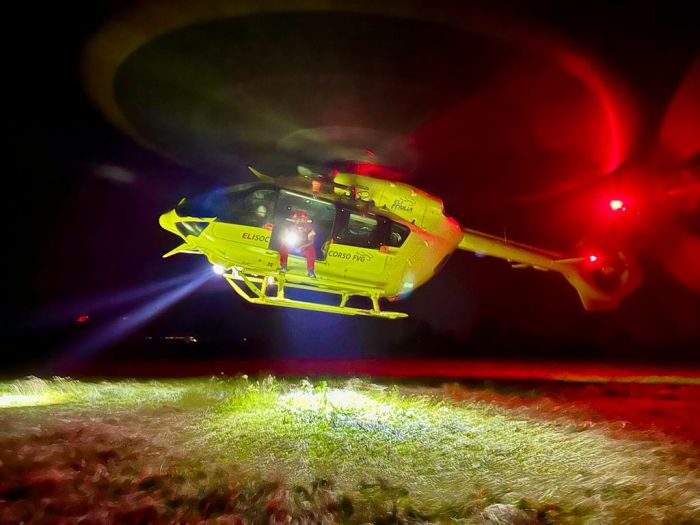 Veneto, tragico incidente nei boschi: uomo trovato senza vita dopo una giornata a fare legna
