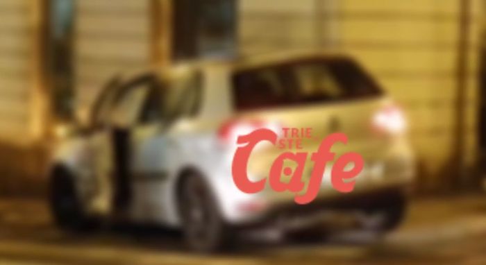 Scontro via Gatteri/Stuparich tra due auto, danni alle carrozzerie (VIDEO)