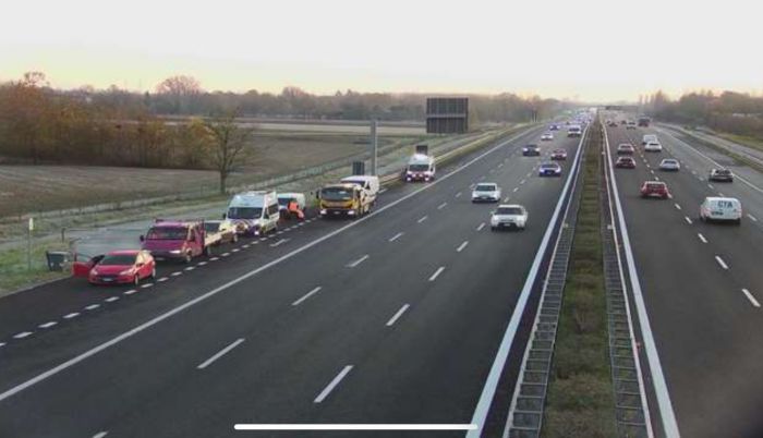 A57, autocarro perde il carico: coinvolte 11 vetture