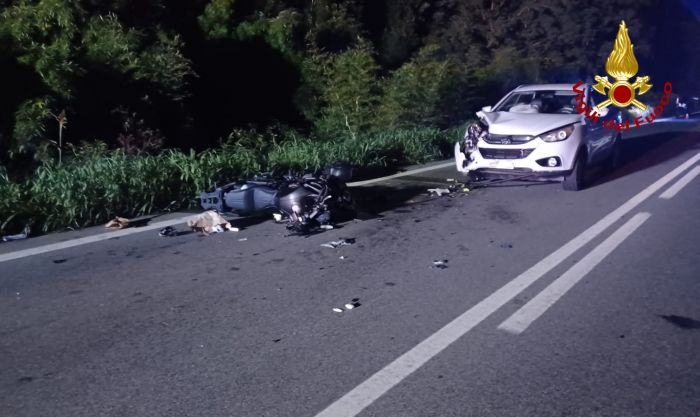 Tragedia a Codevigo, scontro moto - scooter, coinvolti anche camper e auto: deceduto il centauro