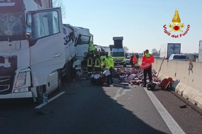 Incidente in A4 dopo il casello di San Stino tra tre mezzi pesanti: un ferito