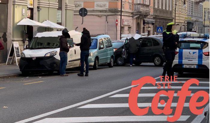 Investimento in via Giulia, anziana in attesa del bus all'ospedale