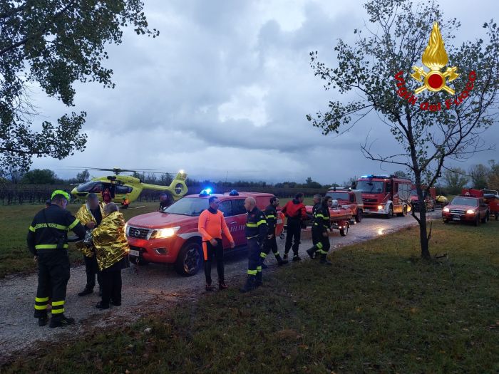 Fvg,  coppia di turisti di tedeschi bloccati con il loro fuoristrada a causa dell'innalzamento delle acque