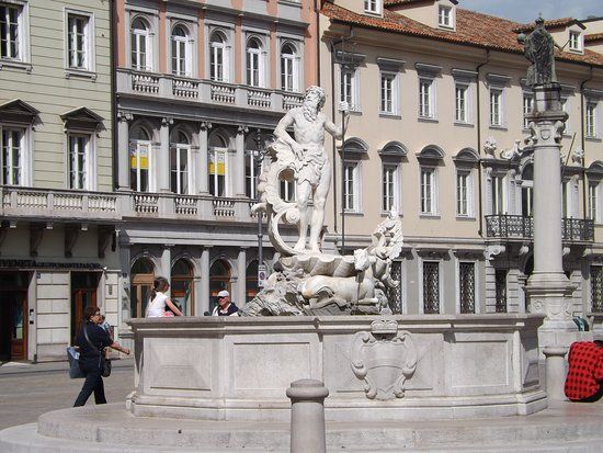 Il 29 giugno la fontana del nettuno si illumina di viola per la 16° giornata mondiale della sclerosi sistemica