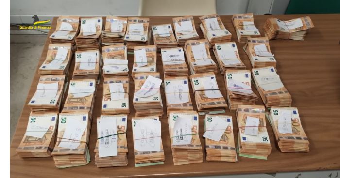 Si finge malato al lavoro per 3 anni: faceva il broker nel noleggio auto a lungo termine senza permesso