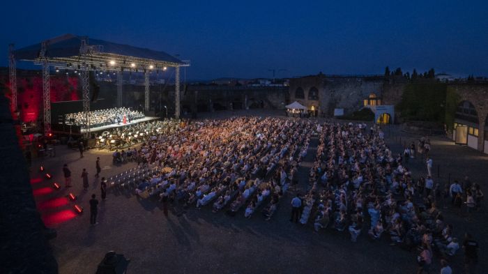 Torna la grande opera al Castello di San Giusto, debutta “Tosca” nel nuovo allestimento del Teatro Verdi