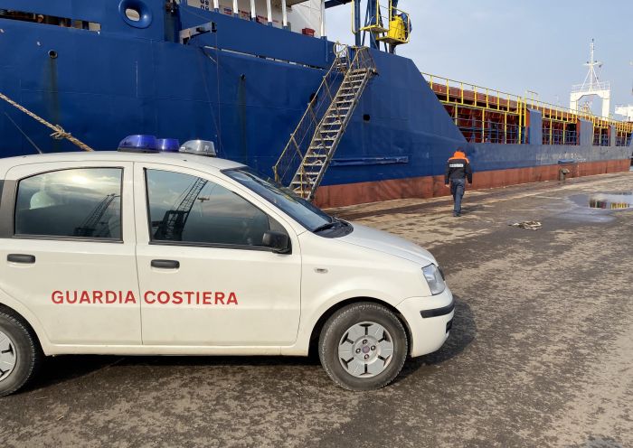 Nave da carico di bandiera panama fermata a Monfalcone: 28 irregolarità riscontrate
