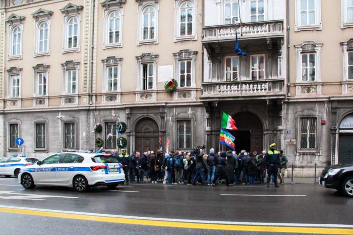 Martiri di via Ghega: la deposizione di corone alla presenza dei comuni di Trieste e Postumia