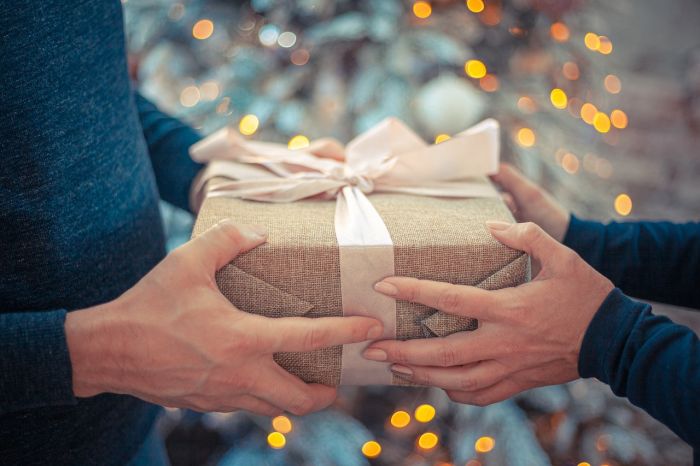 Natale: un italiano su due pronto a riciclare i regali, triestini compresi già all'opera