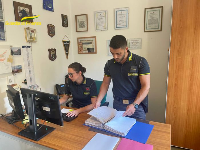 Operazione legalità alla Barcolana: sequestrati 2.000 articoli pericolosi e multe salate per i trasgressori