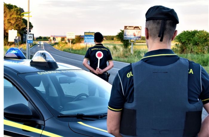 Operazione anti-lavoro nero: Guardia di Finanza interviene in Fvg, sospese due aziende