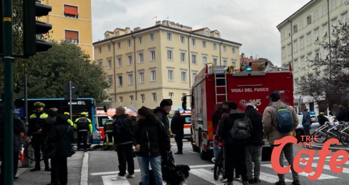 Grave incidente in largo Barriera, bus investe due pedoni: traffico in tilt (VIDEO)