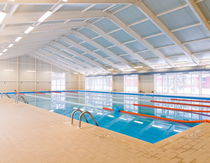Tragedia in Croazia, annega in piscina: giovanissimo 12enne perde la vita