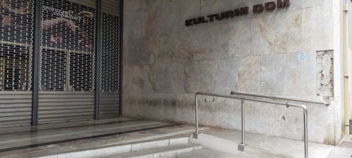Via Petronio, allarme del Teatro Sloveno: "Ragazzini vandalizzano facciate e recano disturbo e tensione'
