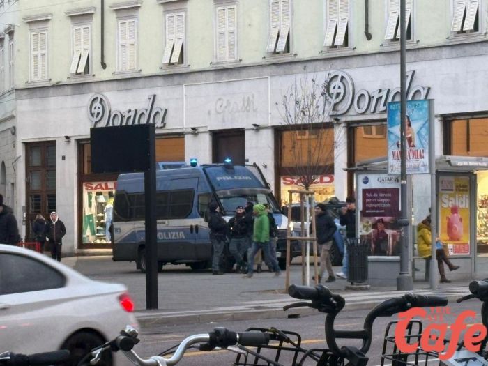Trieste ristabilisce l’ordine: 648 controlli e 20 allontanamenti nelle zone rosse (VIDEO-SERVIZIO)
