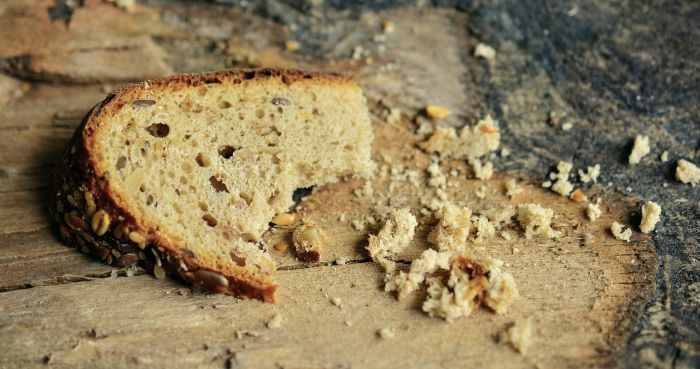 Umanità a Trieste, triestina aiuta uomo affamato comprandogli un panino e una coca cola