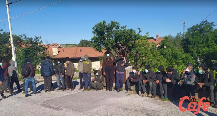 FI: ok hotspot, via subito bivacchi di migranti dalle strade