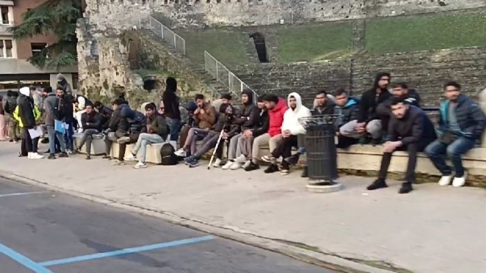 Trieste, la segnalazione di un lettore: “Ogni mattina la stessa scena al confine”