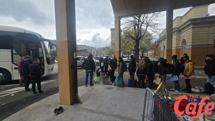 “Non sei al mio livello”: tensione a Fuori dal coro tra l’inviata e un esponente islamico a Monfalcone