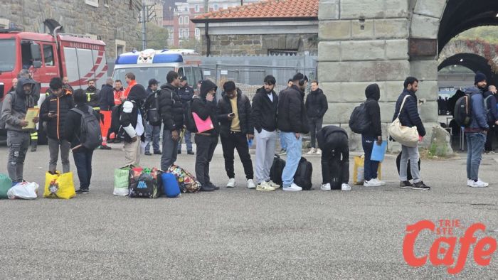Accoglienza a peso d’oro in Fvg: spuntano armi e violenza, la denuncia di Fuori dal Coro