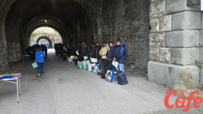 A Fiumicino arrivati 24 afghani con corridoi umanitari, saranno anche accolti a Trieste