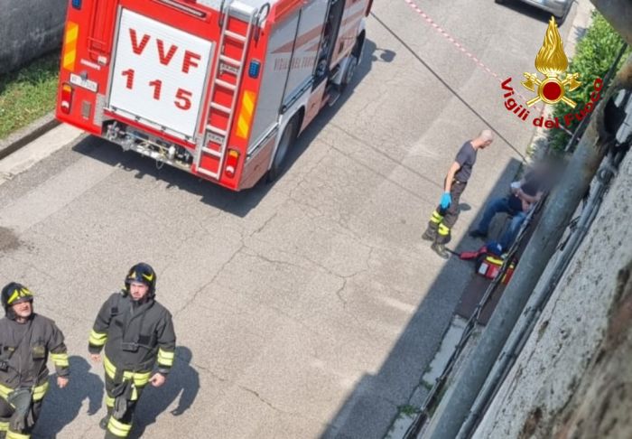 Principio di incendio in cantiere edile  aperto in via Sant'Anastasio