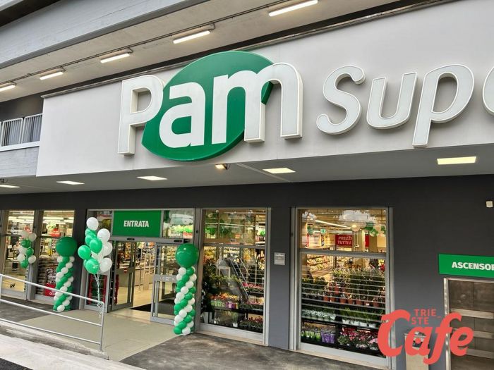 Inaugurato il rinnovato Pam di Campi Elisi, subito boom di curiosi (FOTO-VIDEO)