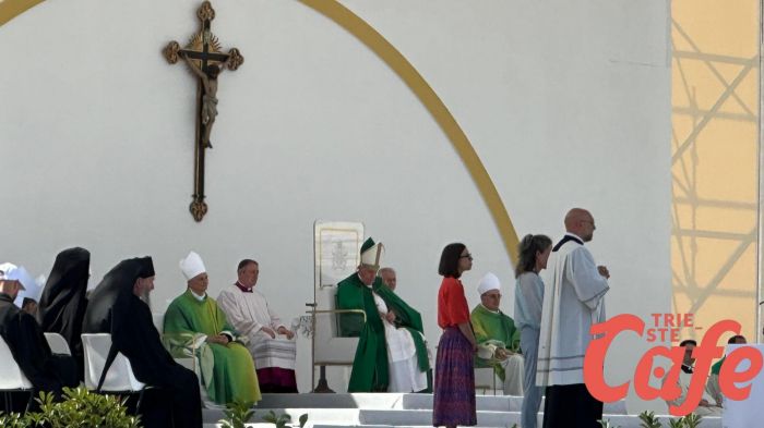 Un triestino chiede la sospensione delle feste di Carnevale per le condizioni del Papa
